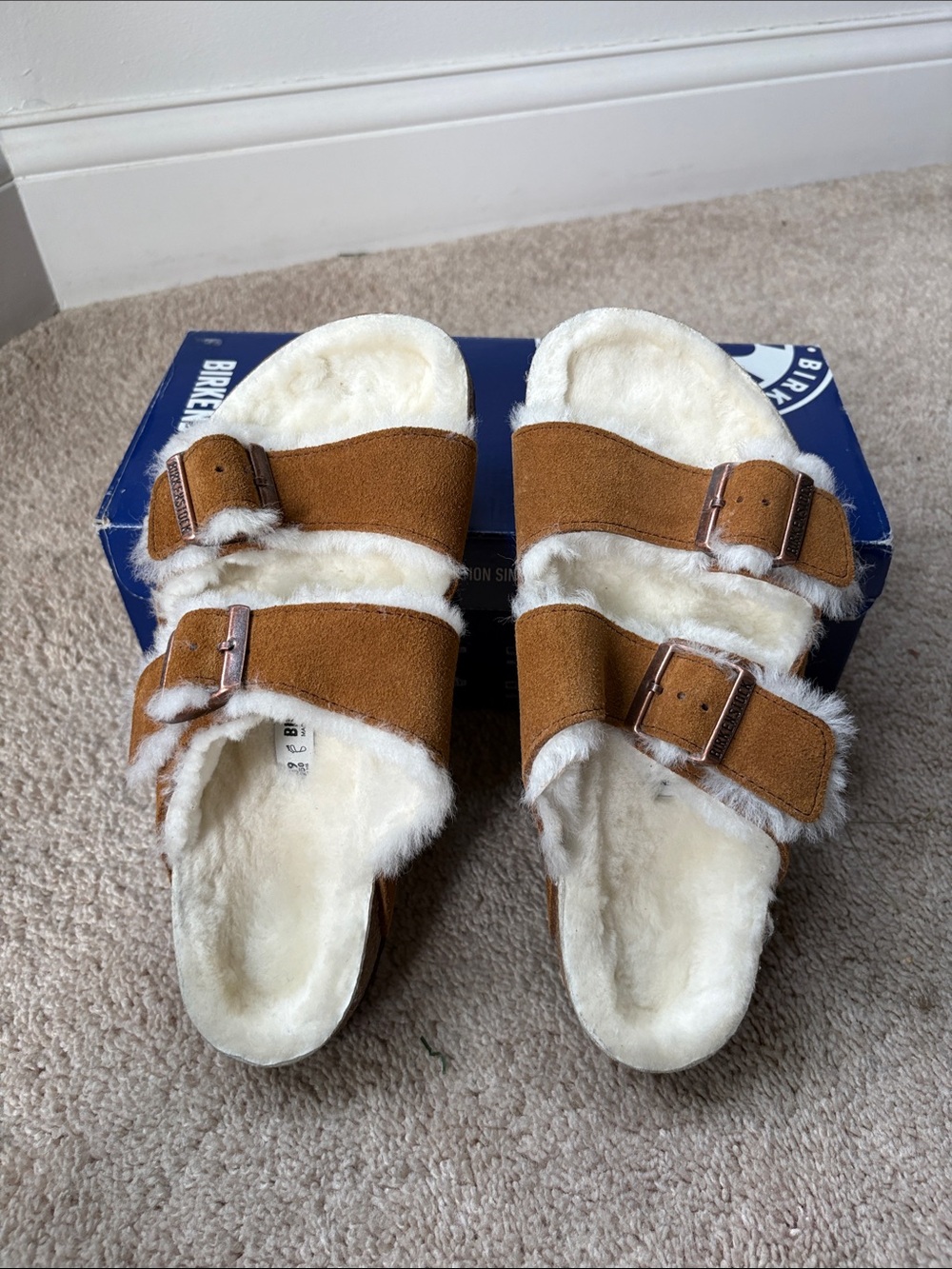 Women’s Arizona fur mink Birkenstocks - Picture 3 of 7